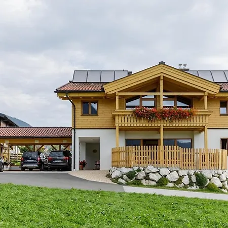 Penthousewohnung Mit Garten Sauna Pool Hébergement de vacances Maishofen